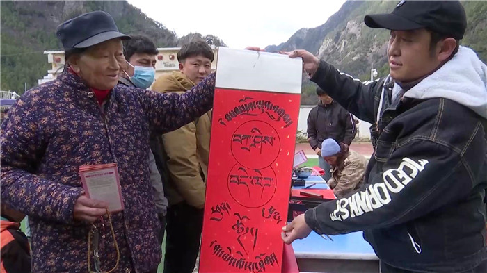 志愿服务进村居 浓浓真情暖人心1.png