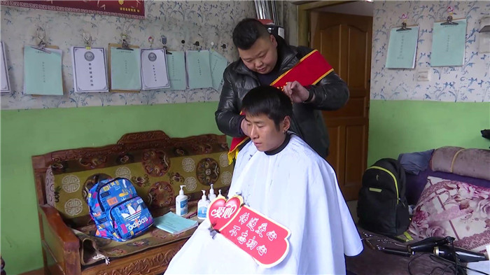 志愿服务进村居 浓浓真情暖人心2.png