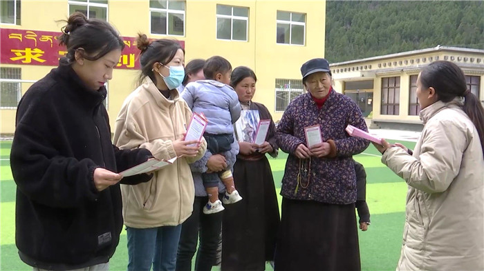 志愿服务进村居 浓浓真情暖人心3.png